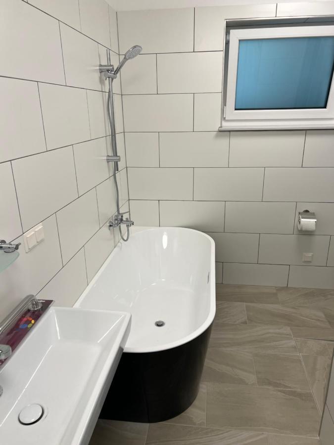 Ruhige Gruene Oase Bei Flughafen Schwechat Exteriör bild